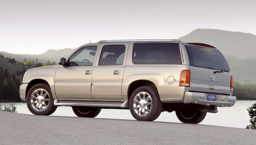 Cadillac Escalade ESV Platinum Edition 2004 года  (фото 6 из 18)